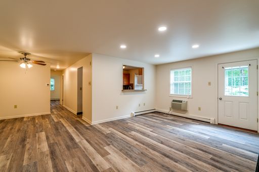2 Bedroom 1 Bath 2nd Floor Apartment Ready Now! – photo 1