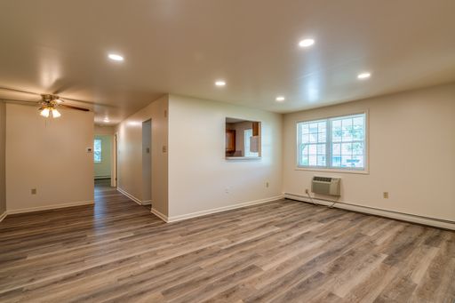 2 Bedroom 2nd Floor Apartment With Lots Of Closet Space! – photo 1