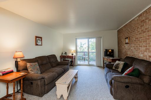 2 Bedroom 1 Bath Renovated Apartment with Washer/Dryer and Back Porch! – photo 1