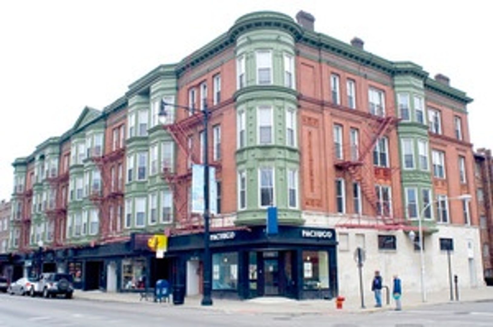 Chicago Apartment: 3241 N Broadway Street