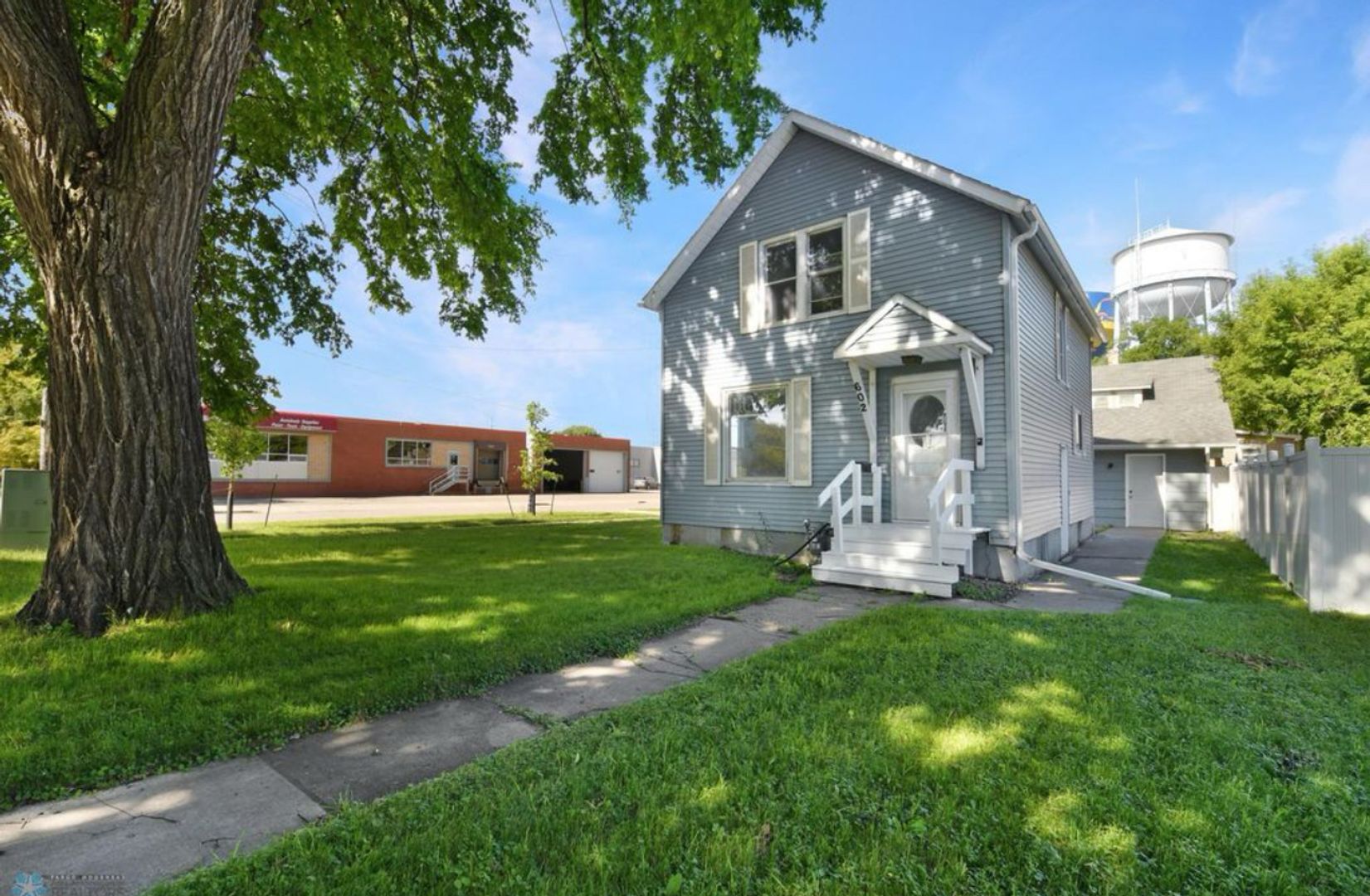 Fargo House: 602 10th St N