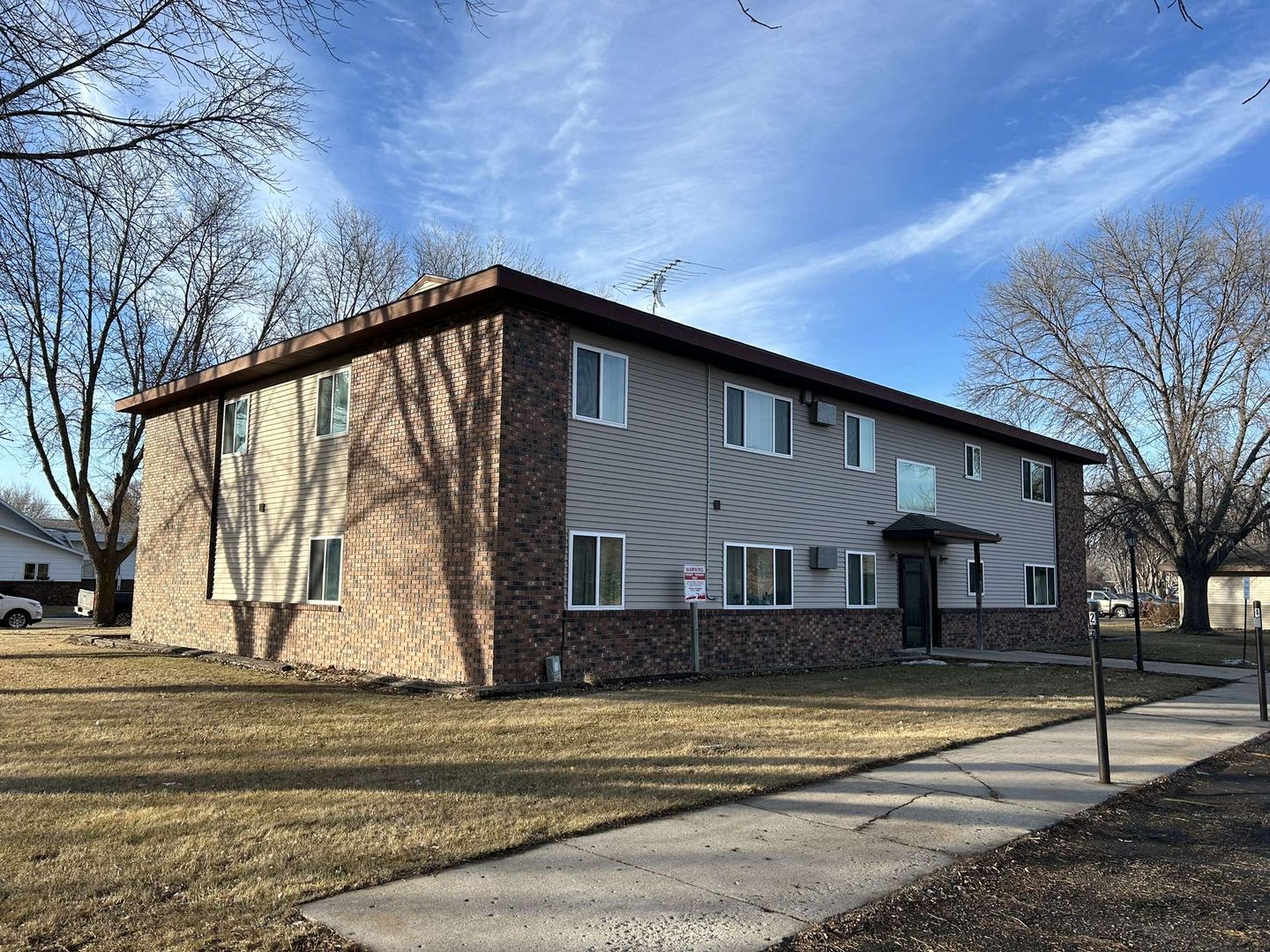 Barnesville Apartment: 802 & 806 5th St. SE