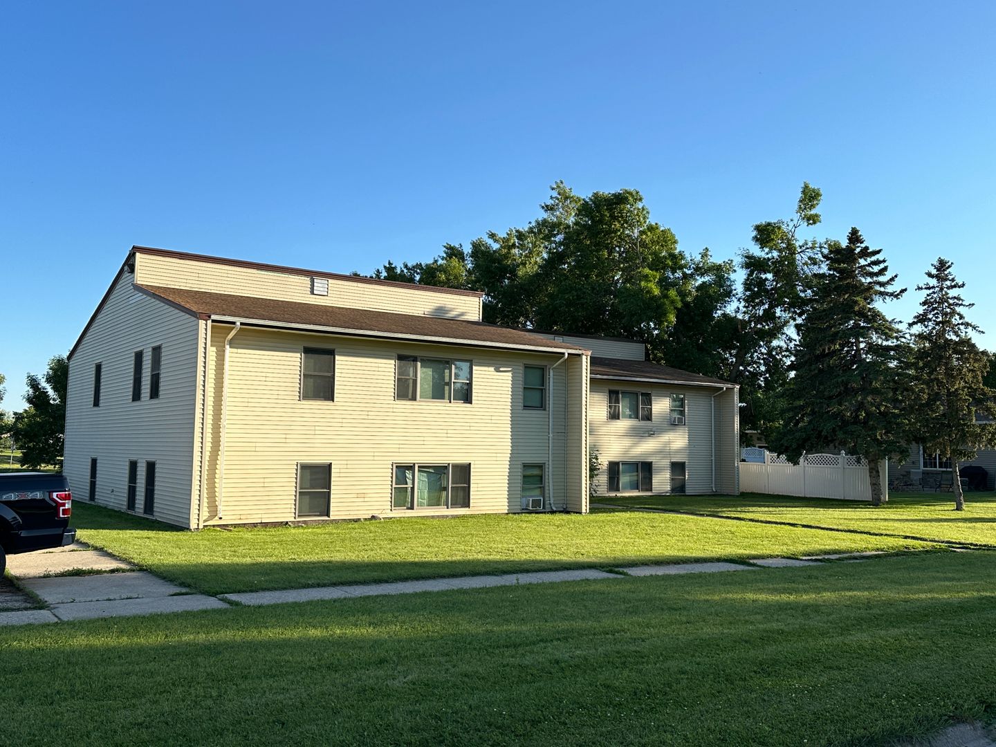 Lisbon Apartment: 107 Brown Ave