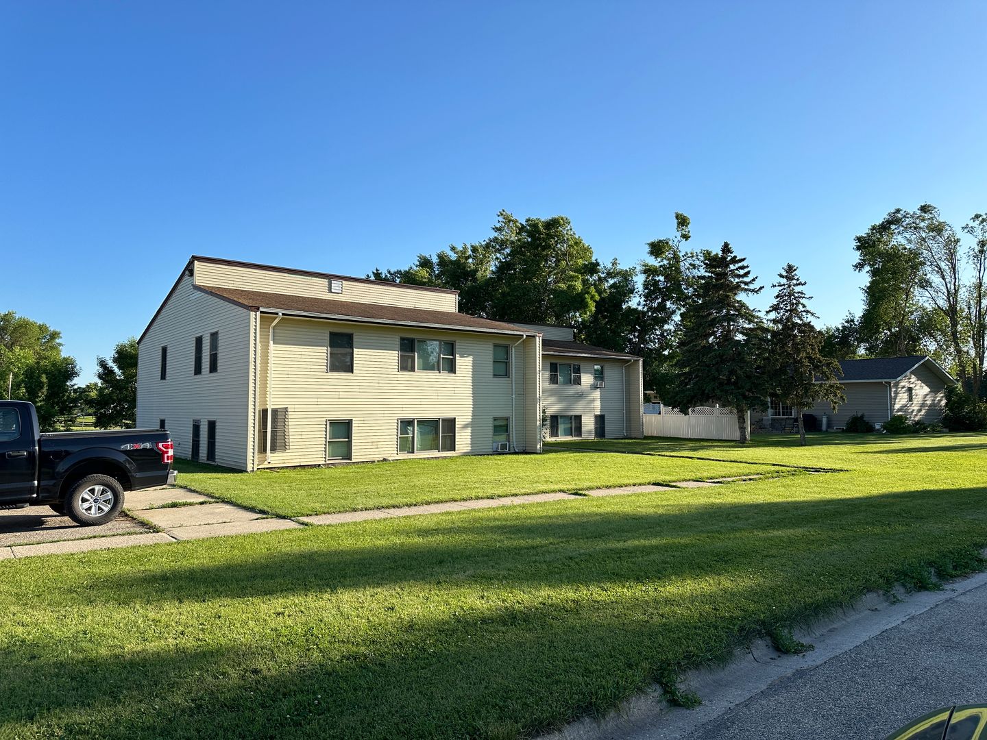 Lisbon Apartment: 107 Brown Ave