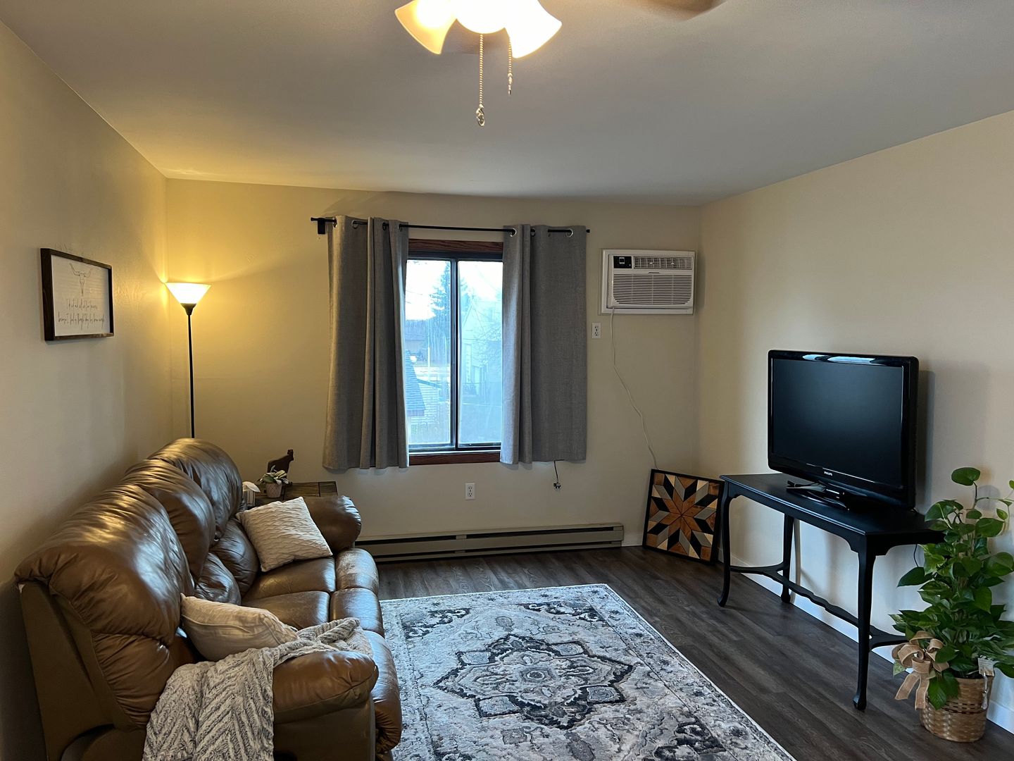 Lisbon Apartment: 17 9th Ave W