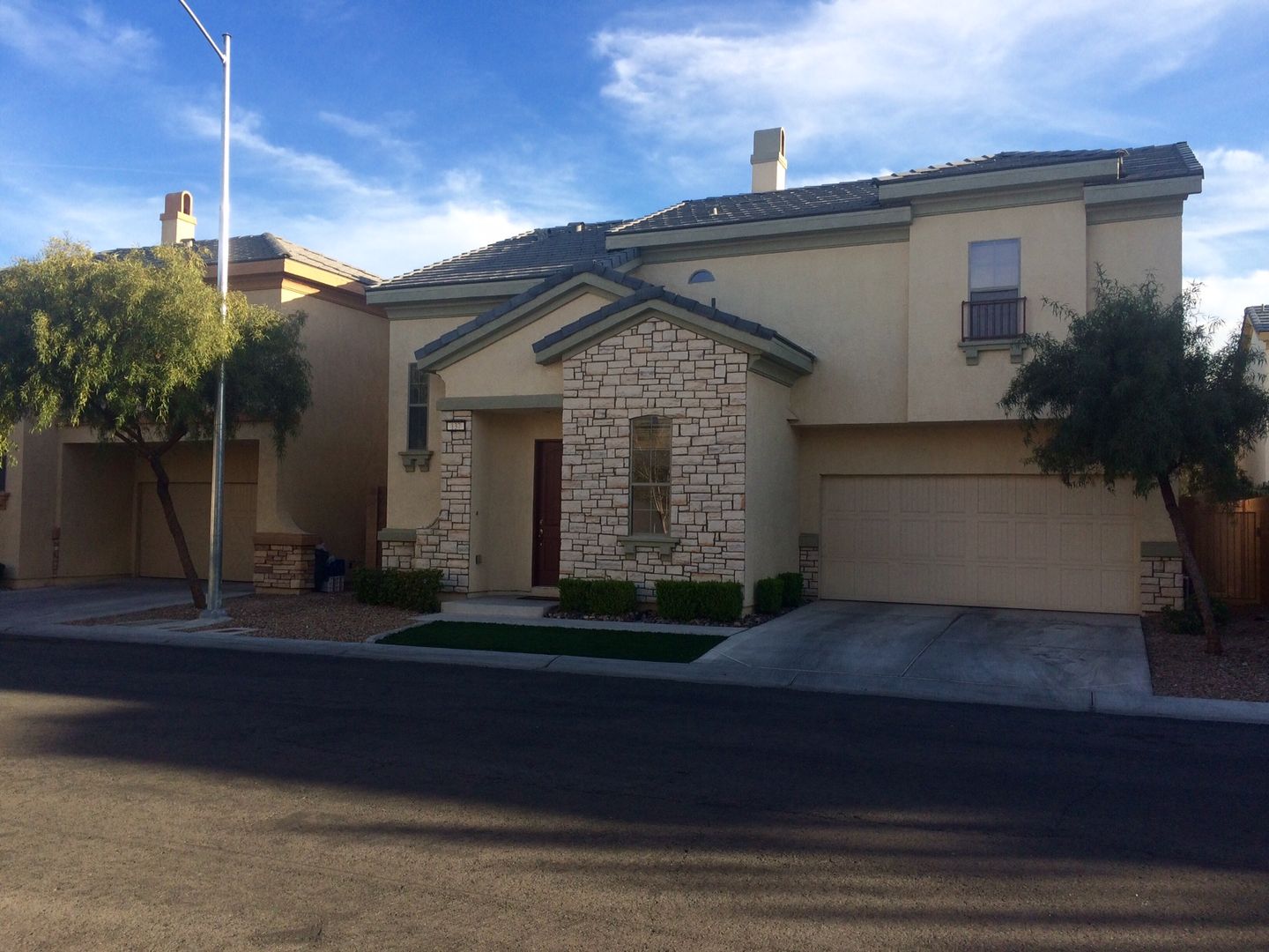 Las Vegas House: 137 Coronation Ave