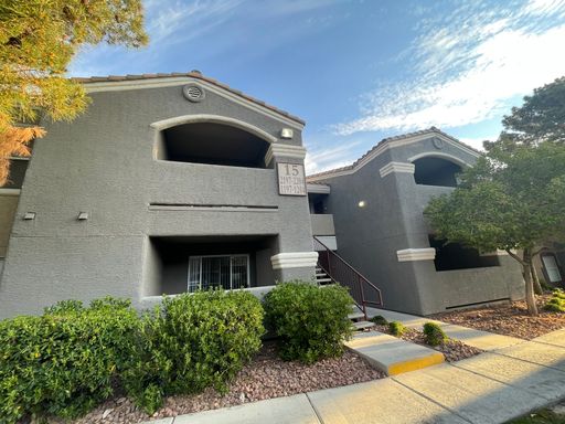 Great Gated Community Upgraded -Centrally Located -1 Bedroom!!!! – photo 1