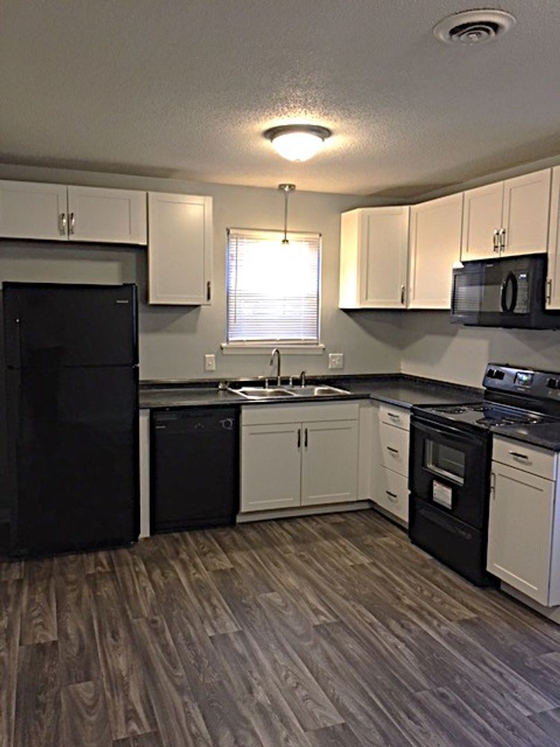 Cary Apartment: 510 Webster Street