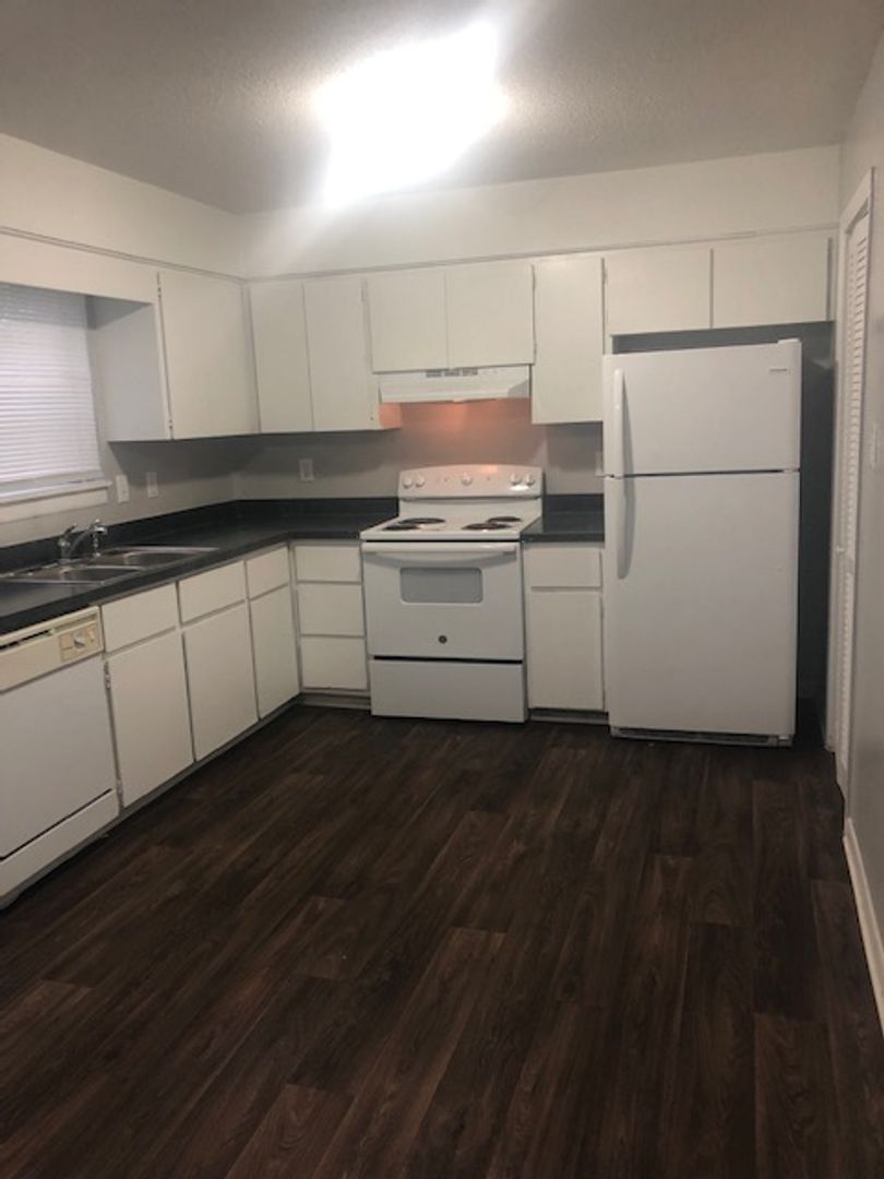 Raleigh Apartment: 1510-1528 Crest Rd