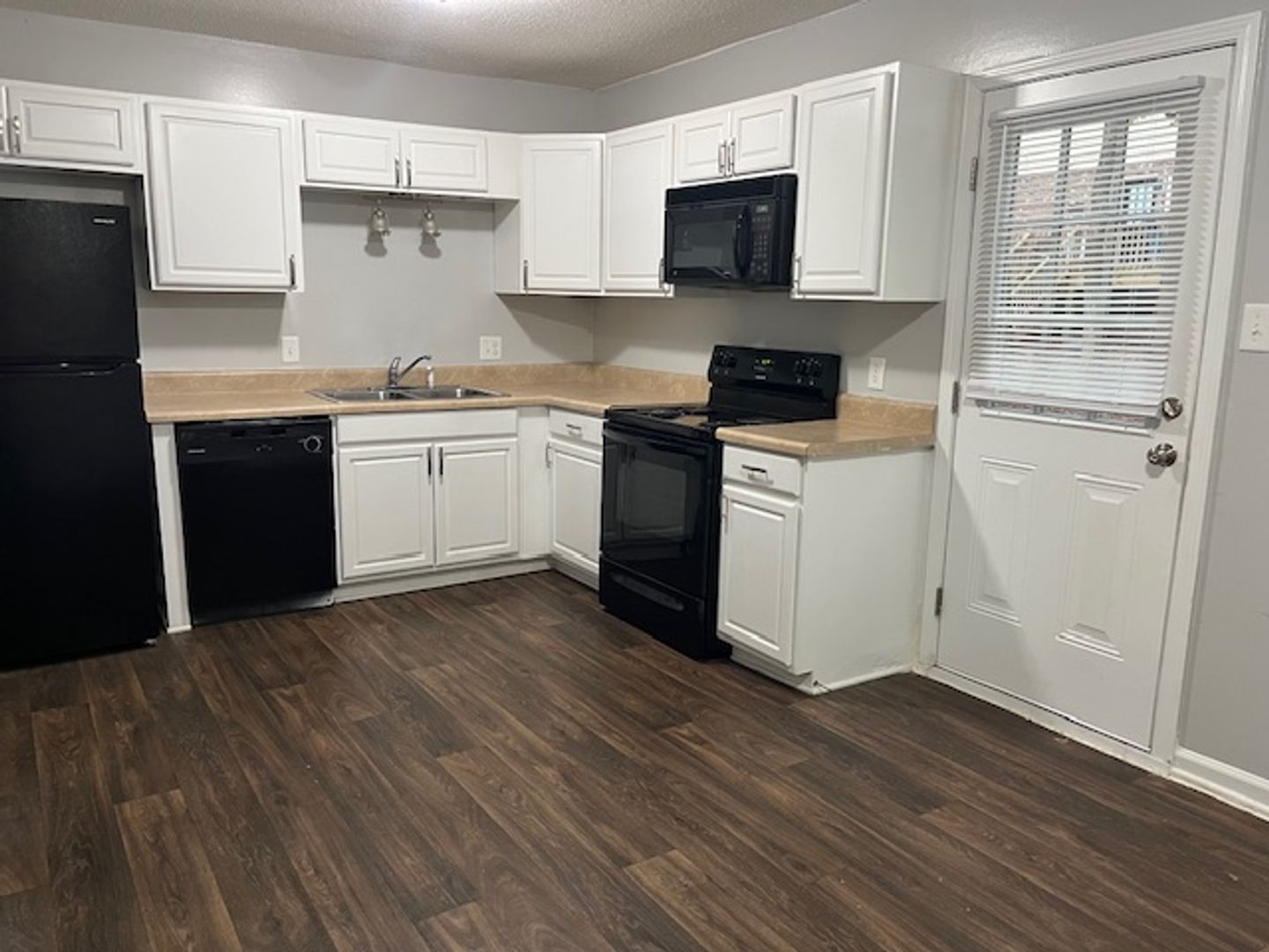 Cary Apartment: 510 Webster Street