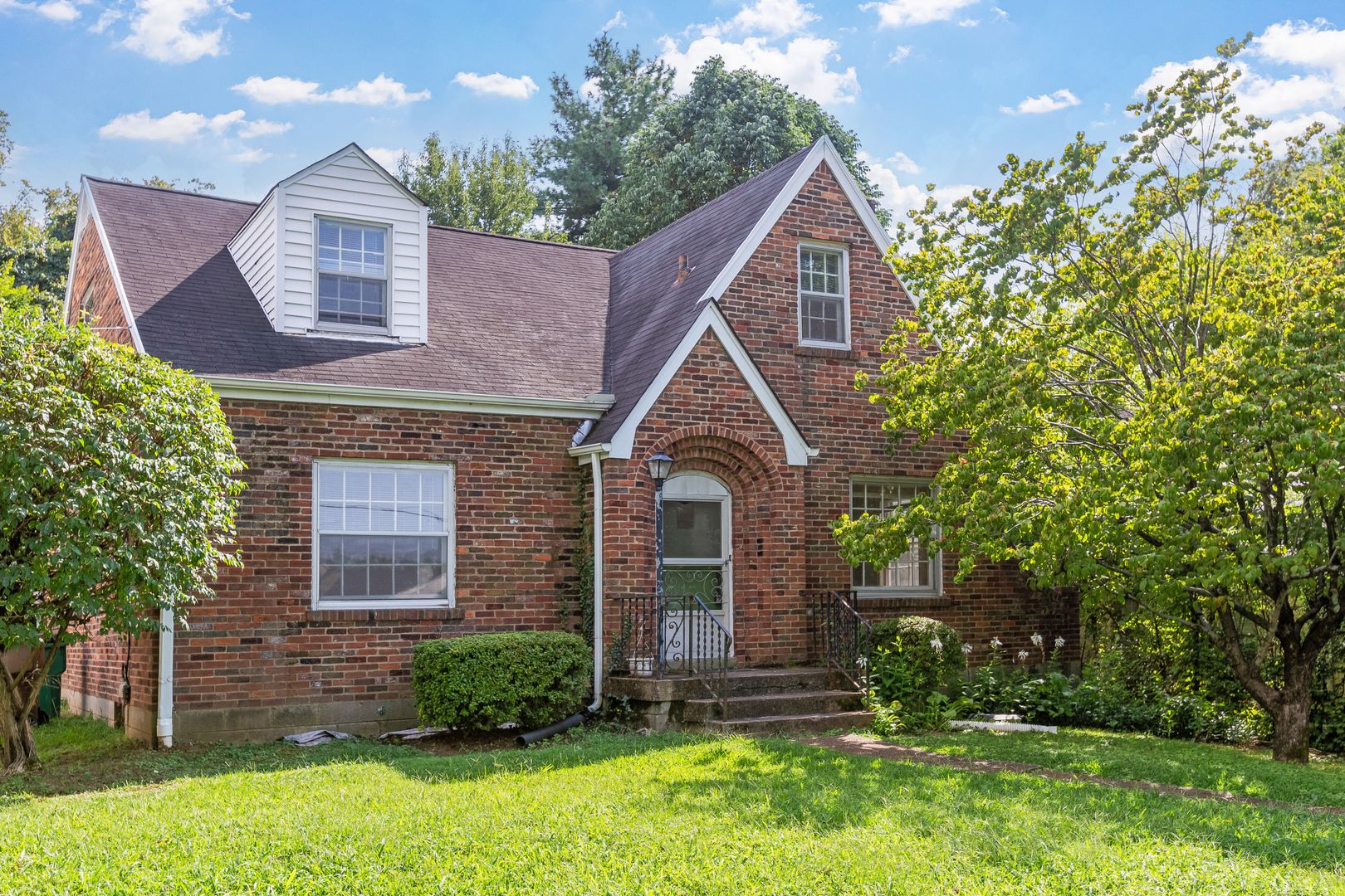 Nashville House: 915 Winston Place