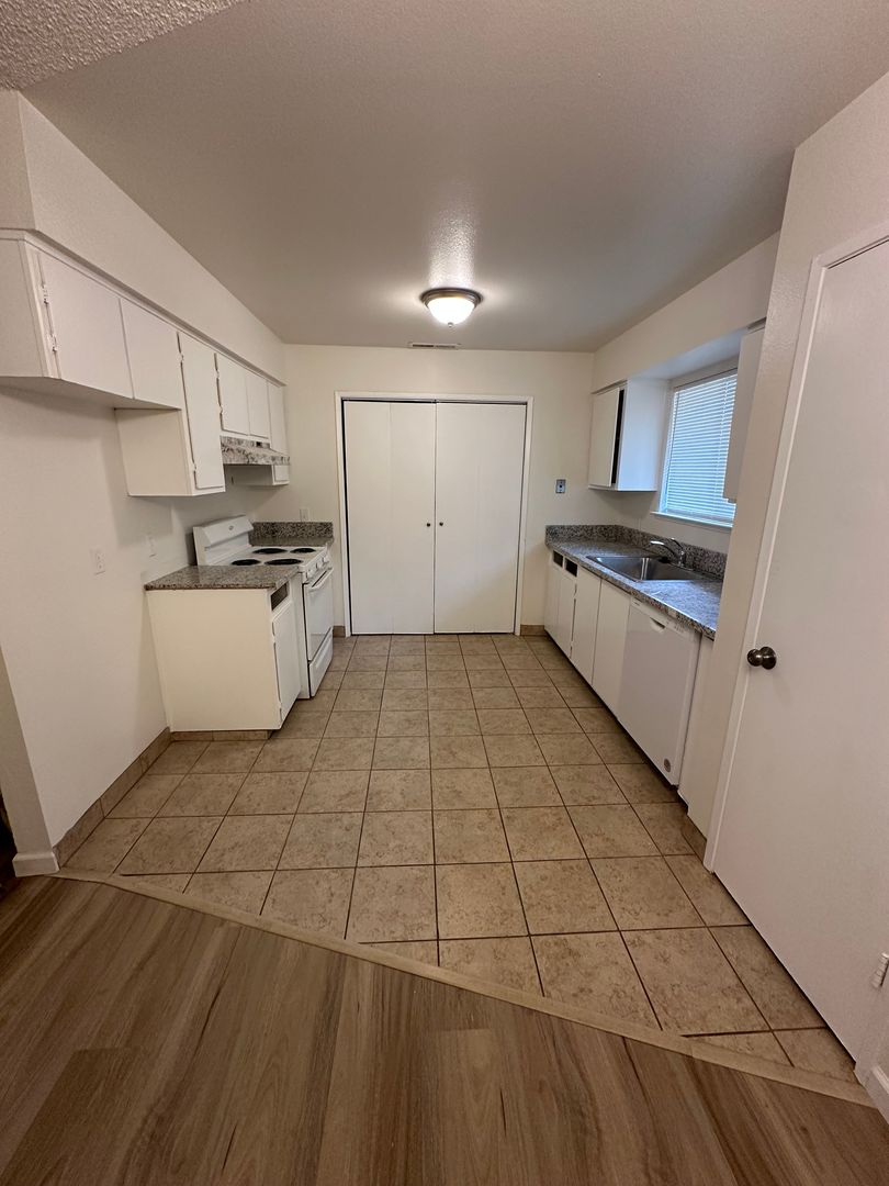 Hanford House: 371 E. Florinda Street