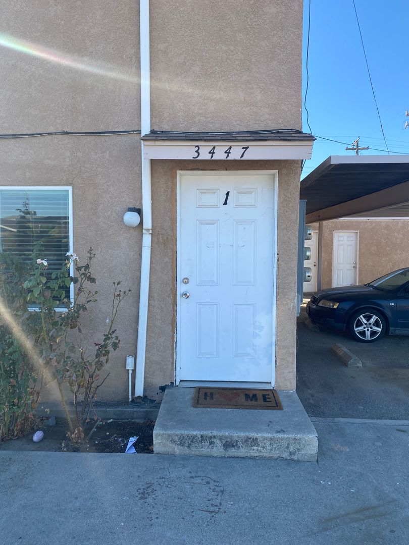 Riverdale Apartment: 3447 W. Henson Ave.