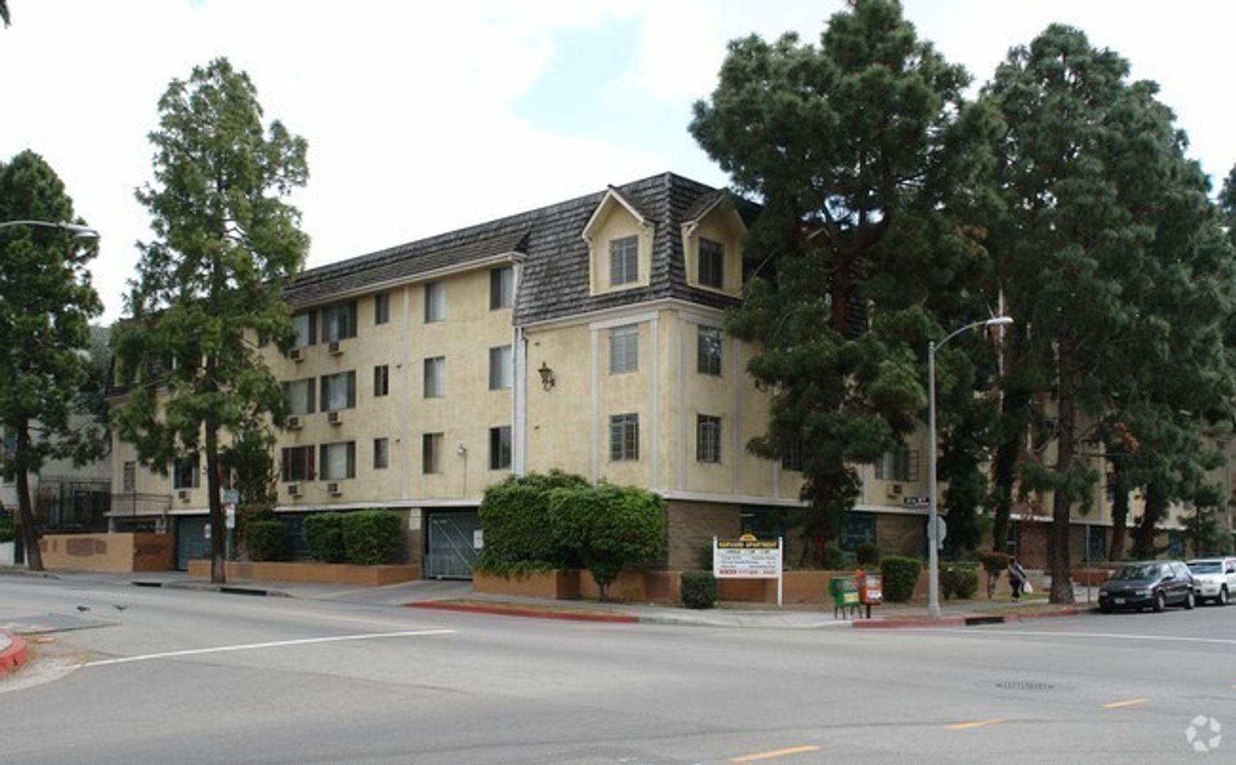 Los Angeles Apartment: 400 S. Harvard Blvd.