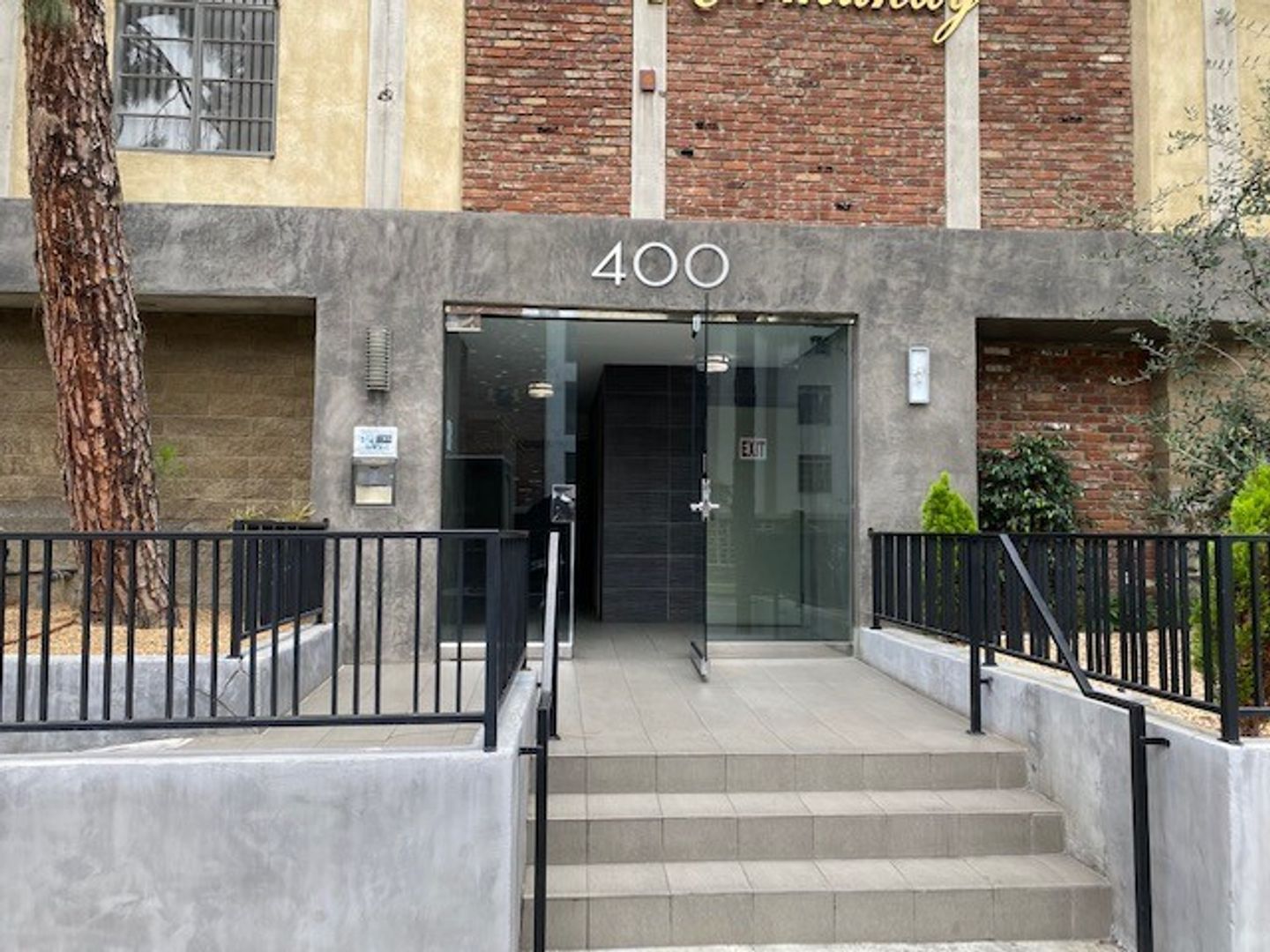 Los Angeles Apartment: 400 S. Harvard Blvd.