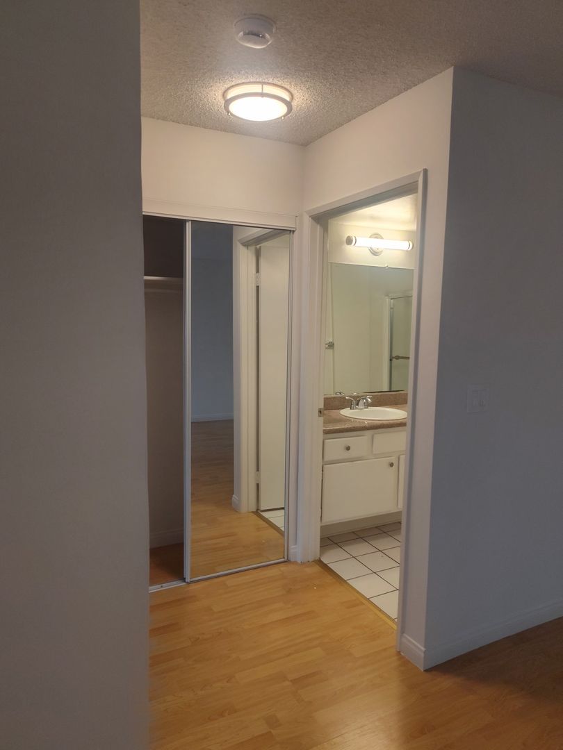 Los Angeles Apartment: 515 S. Harvard Blvd.