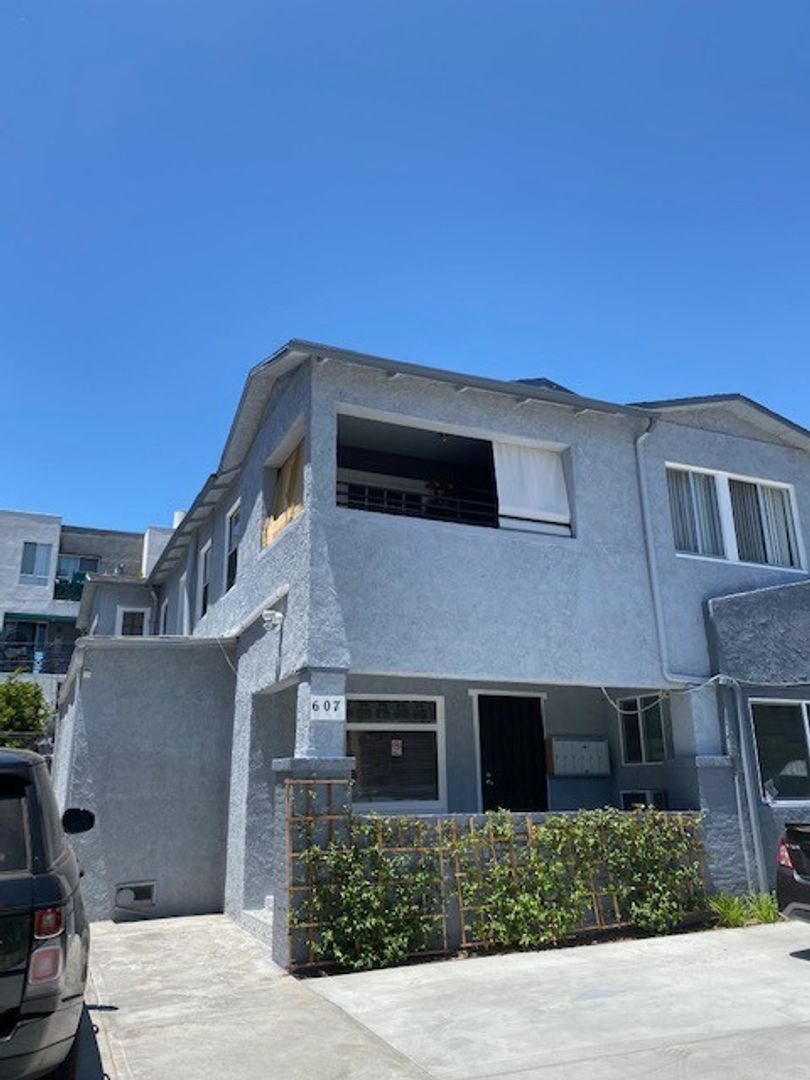 Los Angeles Apartment: 607 N. St. Andrews Pl.