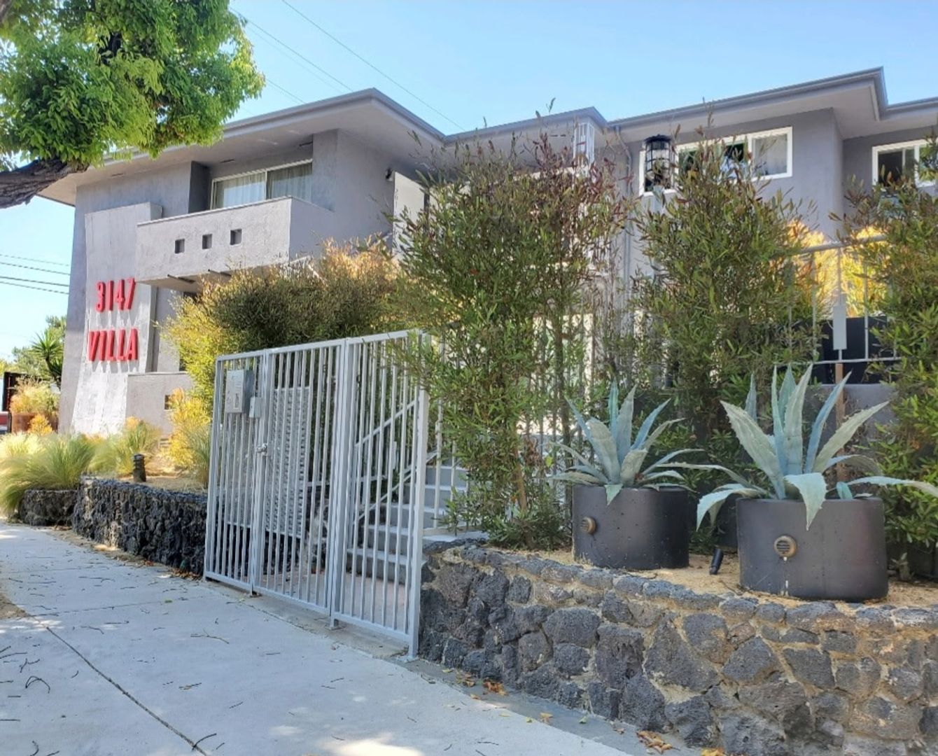 Los Angeles Apartment: 3147 S. Durango Ave.