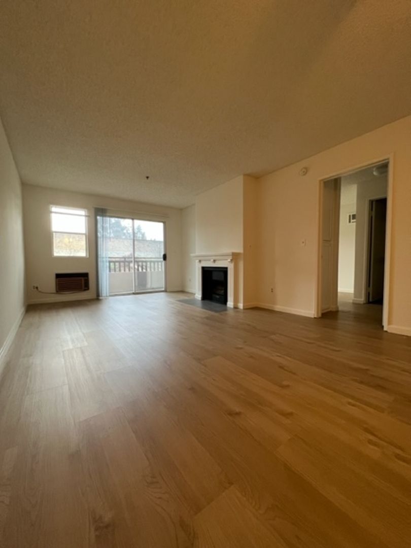 Los Angeles Apartment: 3344 castle heights ave.