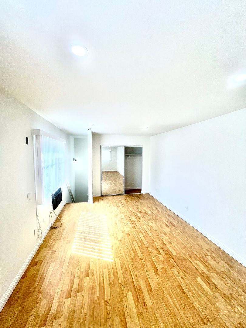 Los Angeles Apartment: 515 S. Harvard Blvd.