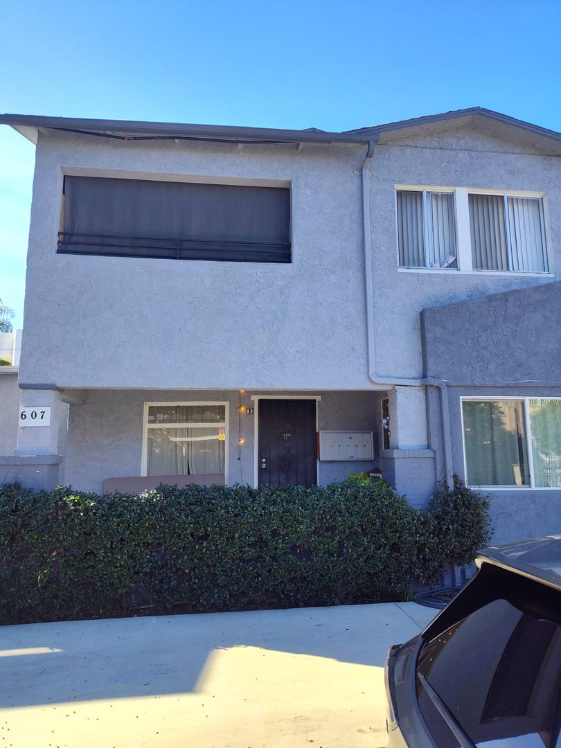 Los Angeles Apartment: 607 N. St. Andrews Pl.