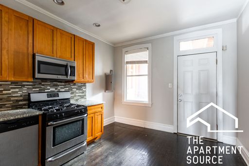 Spacious 2-Bedroom in Wicker Park! – photo 1