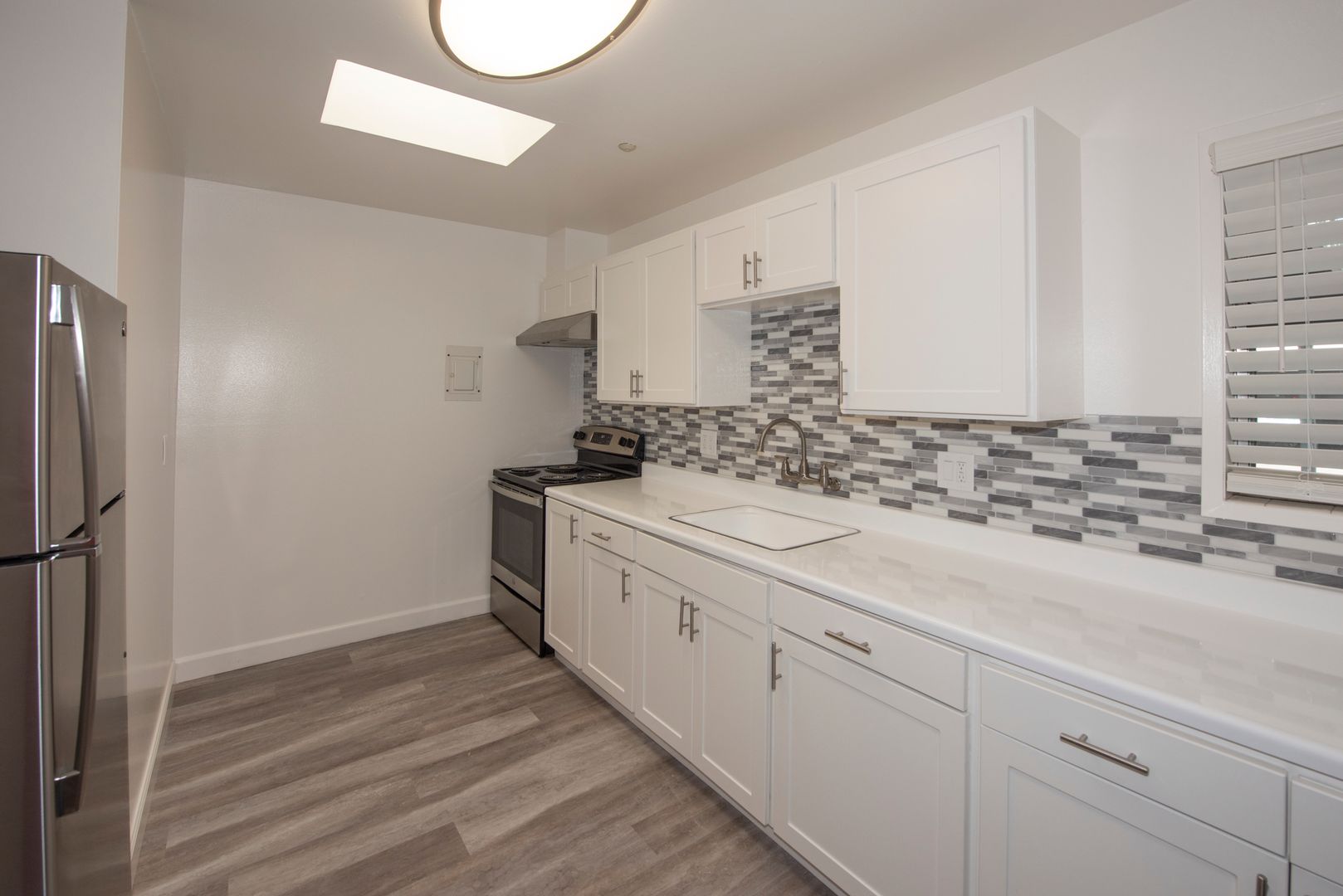 Mountain View Apartment: 2001-2005 Colony Street