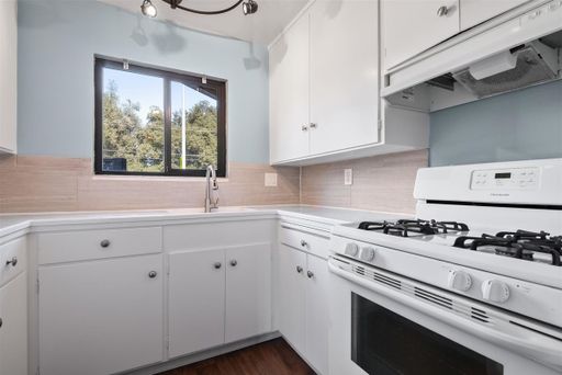 1BD/1BA Ground Floor Unit with Detached Patio