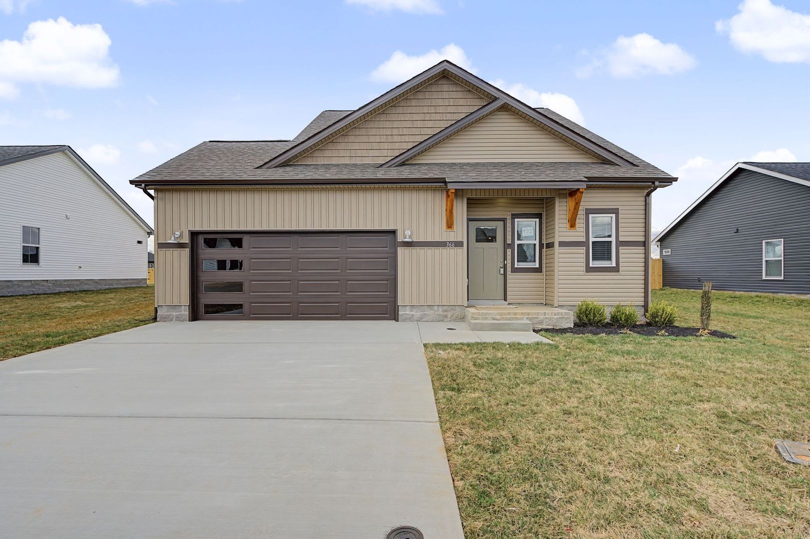 Clarksville House: 366 Galway Dr