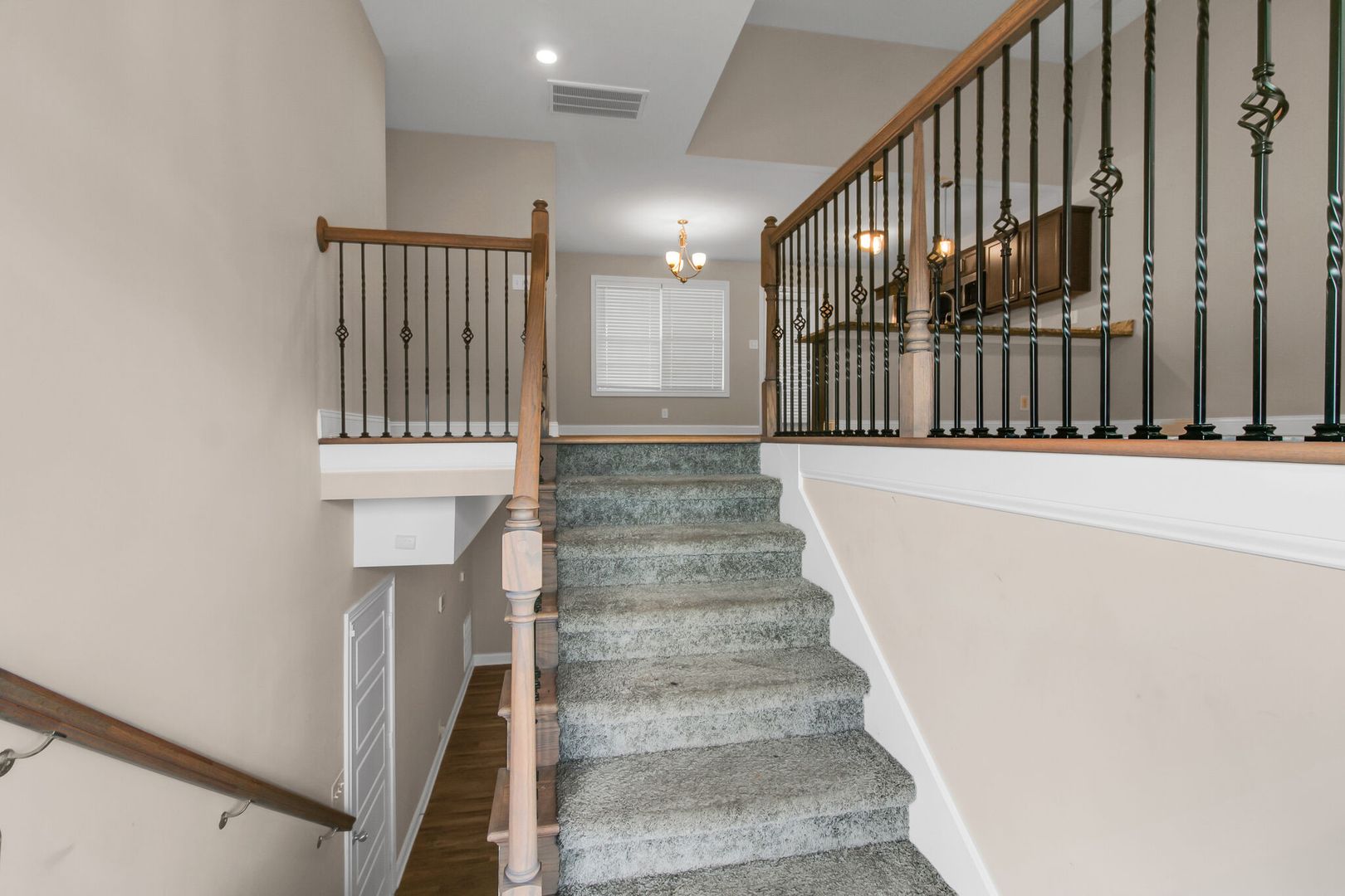1037 Whitney Dr 5 of 12