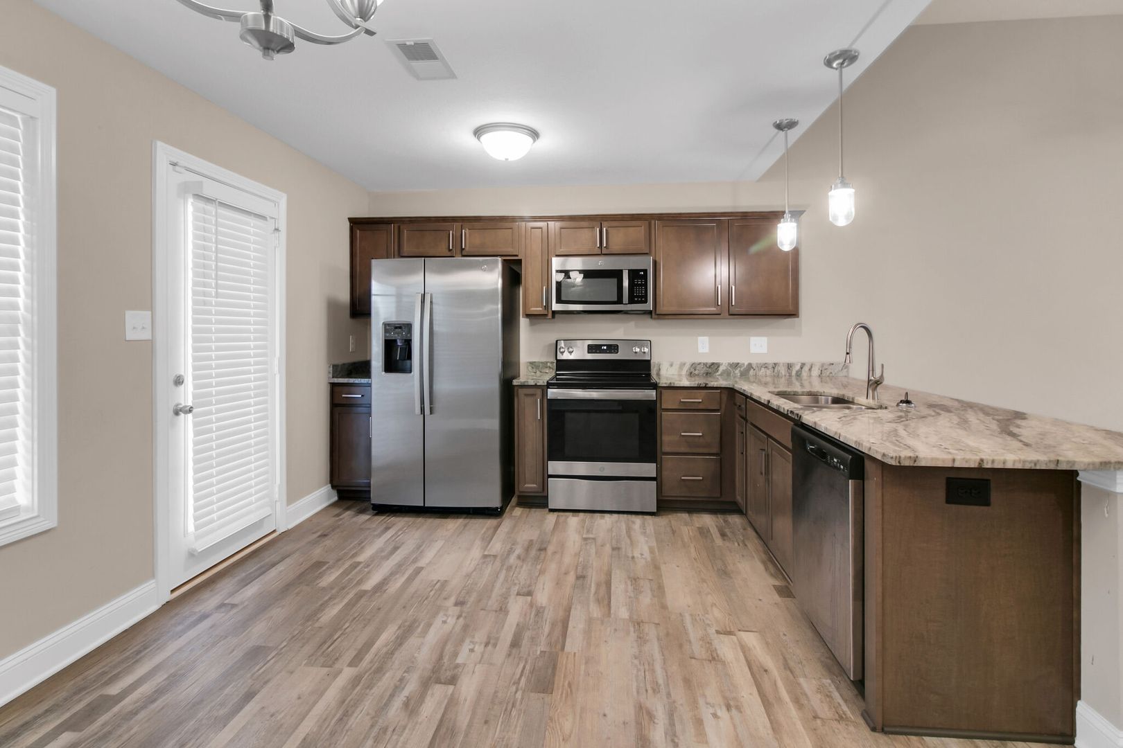 1037 Whitney Dr 10 of 12