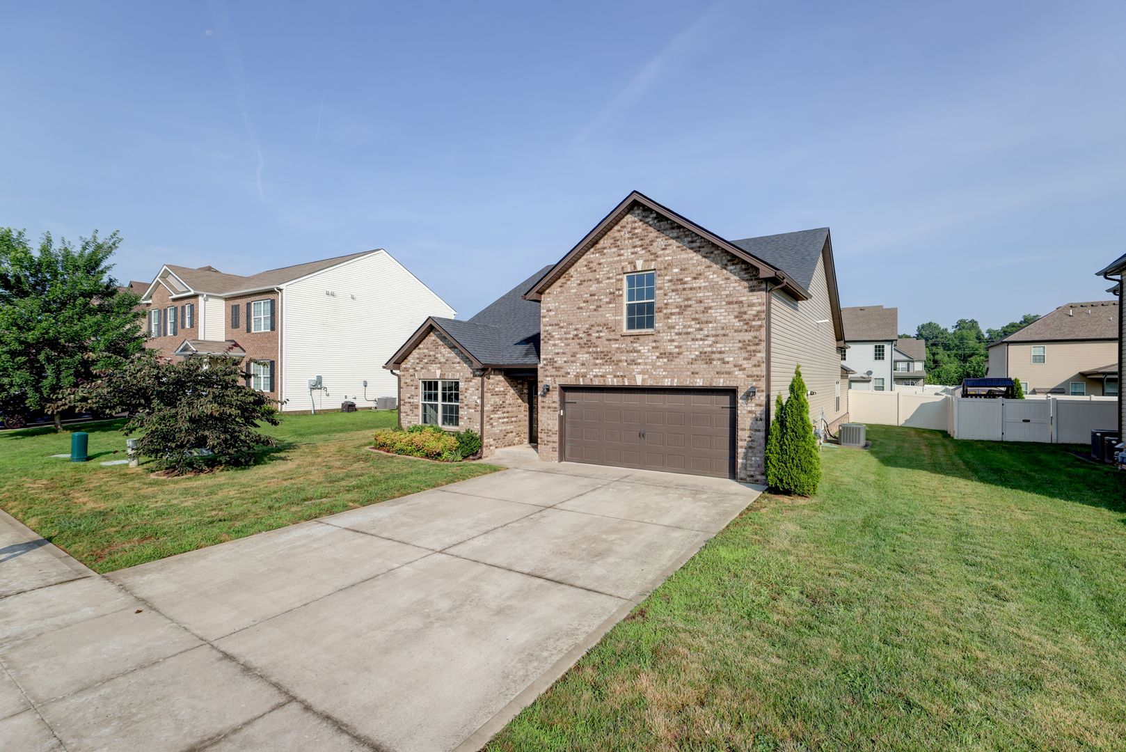 Clarksville House: 1008 Meadowview Ln