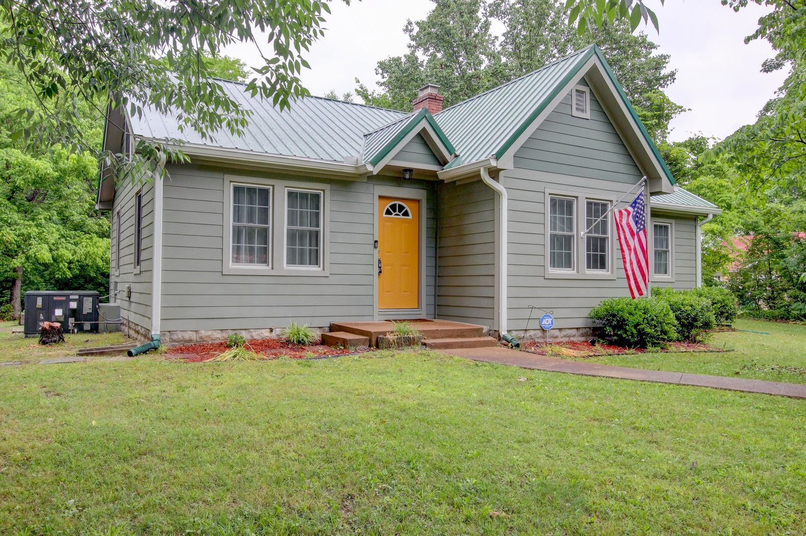Clarksville House: 1115 Woodard St
