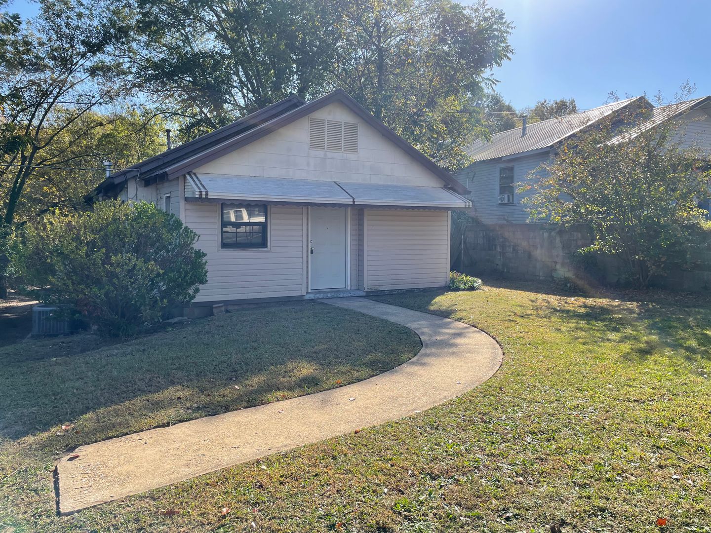 Oxford Apartment: 341 Central Avenue