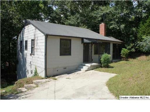 3 Bed 1 Bath Rental at 1529 Charlotte Avenue, Anniston, AL – photo 1