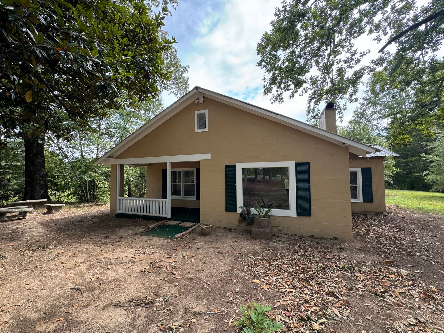 Jacksonville House: 5424 New Liberty Rd