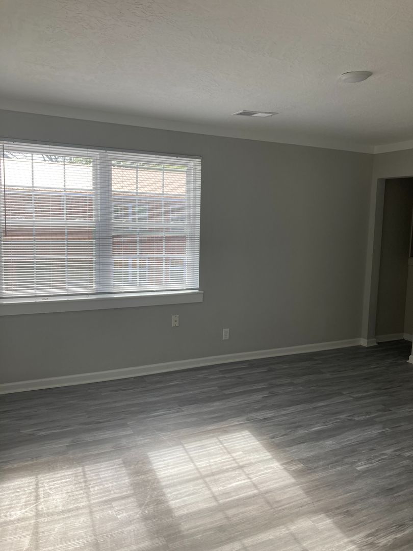 Gadsden Apartment: 842 and 846 Chestnut St