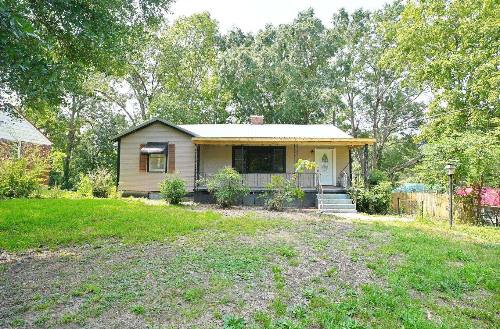 Anniston House: 330 W 41st St