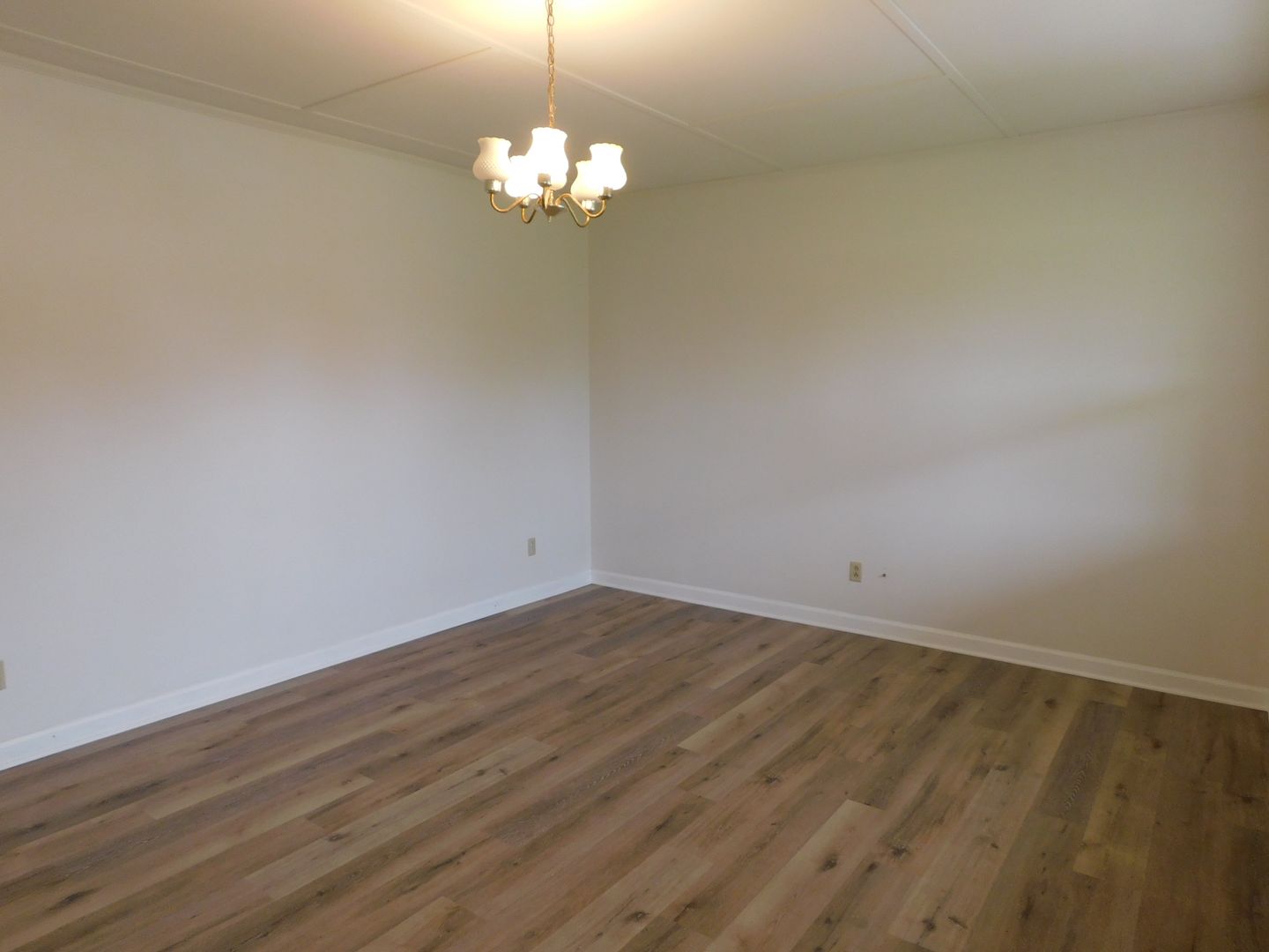 Elizabeth City House: 1540 Nixonton Road