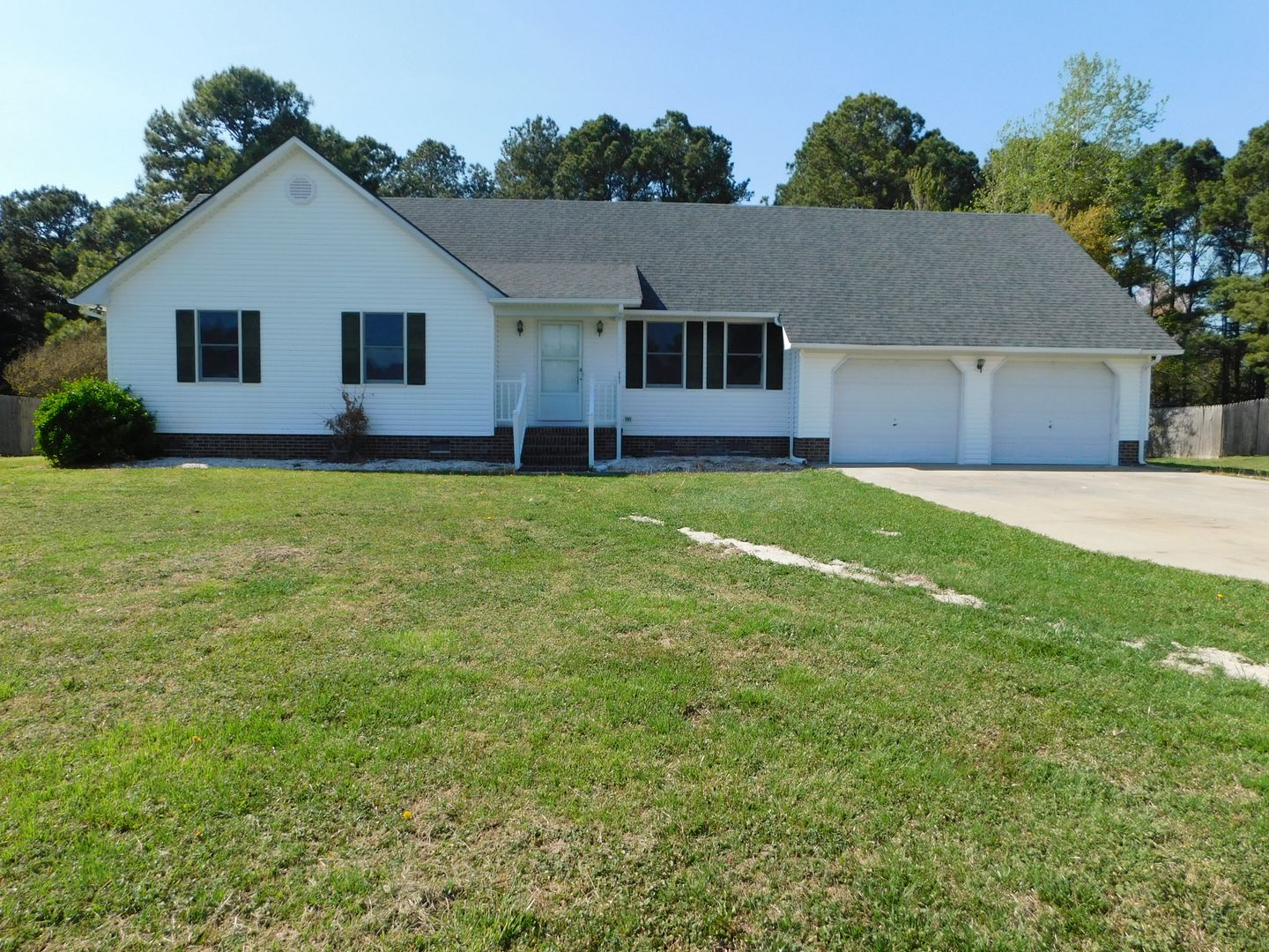 Elizabeth City House: 303 Betty Drive