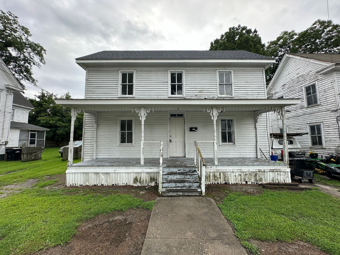Elizabeth City House: 201 West Cypress St