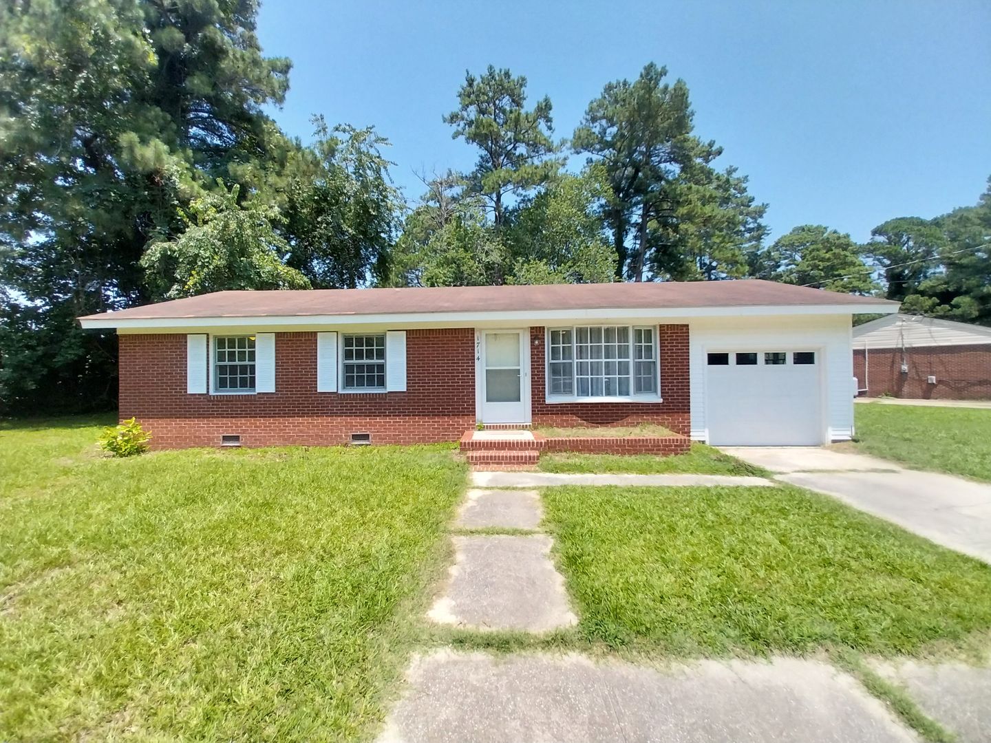 Elizabeth City House: 1714 Wesley Drive