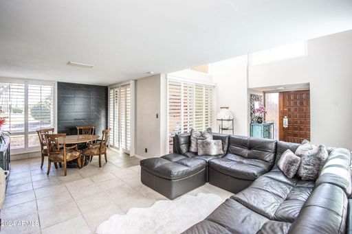 FULLY-FURNISHED 3 Bedroom in Scottdale