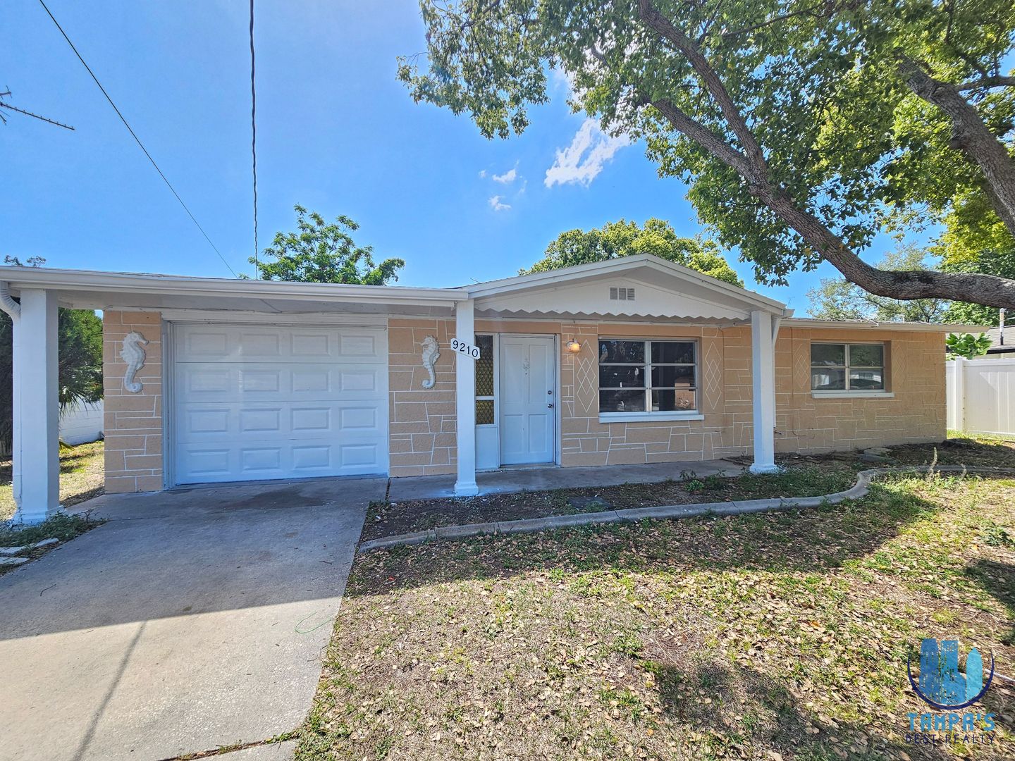 Port Richey House: 9210 Pegasus Ave