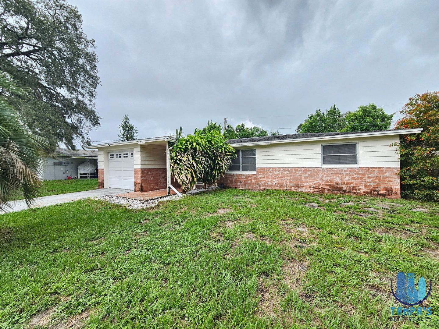 Holiday House: 1702 Aqua Ln