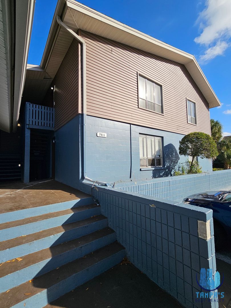 Tampa Apartment: 7611 Paula Dr