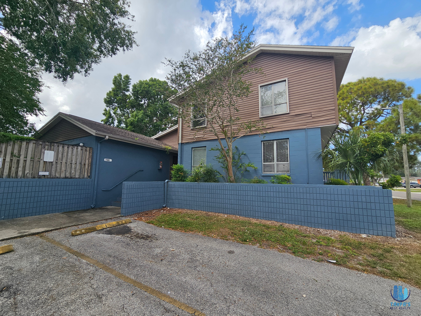 Tampa Apartment: 7610 W Powhatan Ave