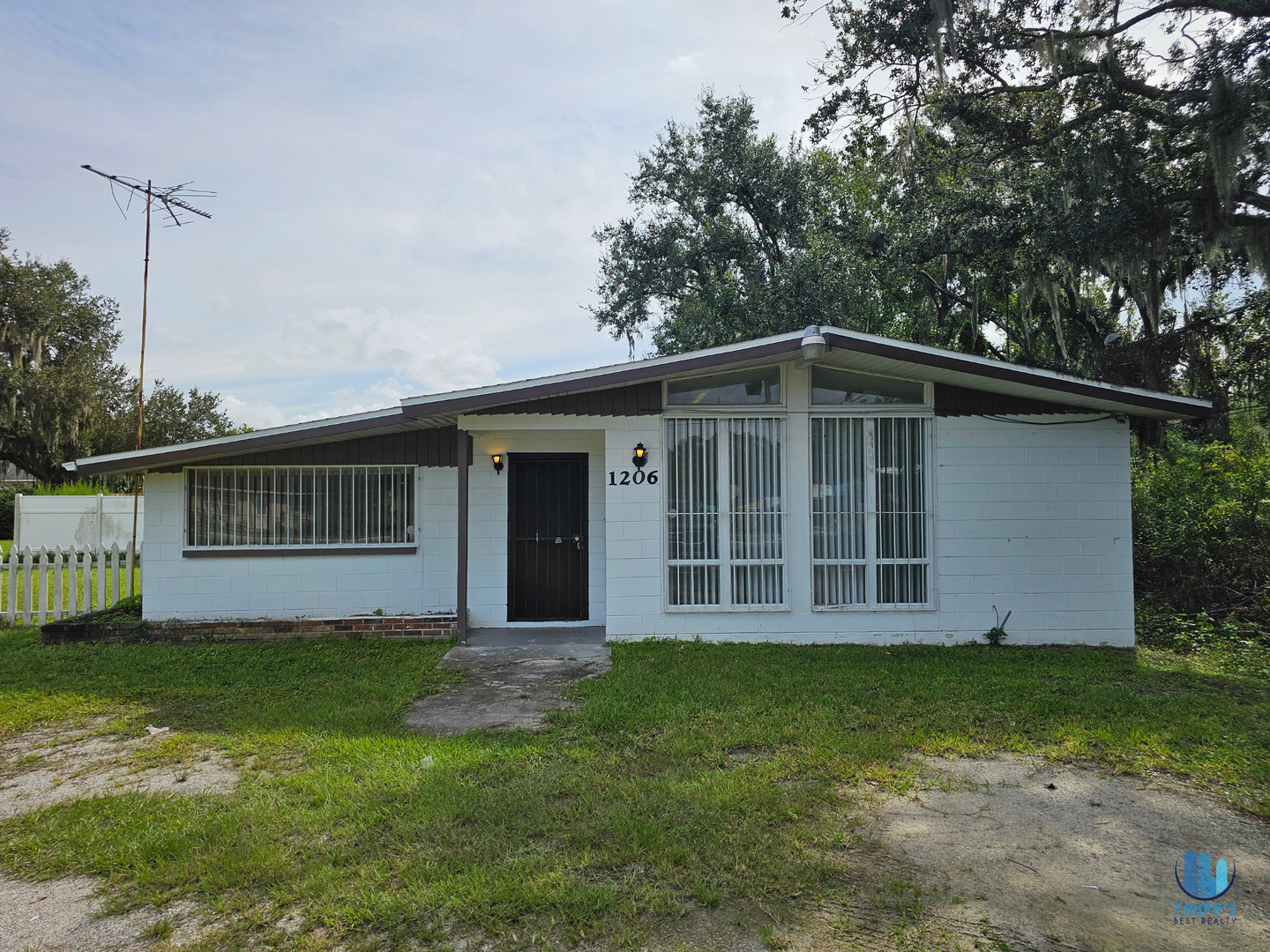 Lakeland House: 1206 S Wabash Ave