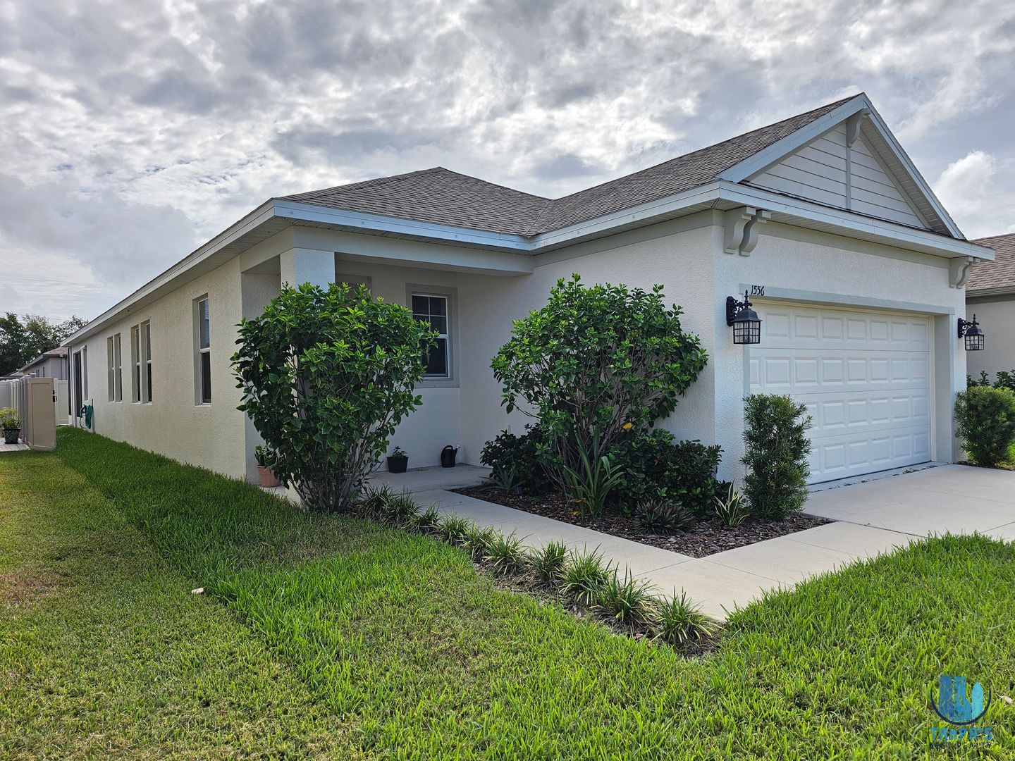 TARPON SPRINGS House: 1556 N RIVER CIR