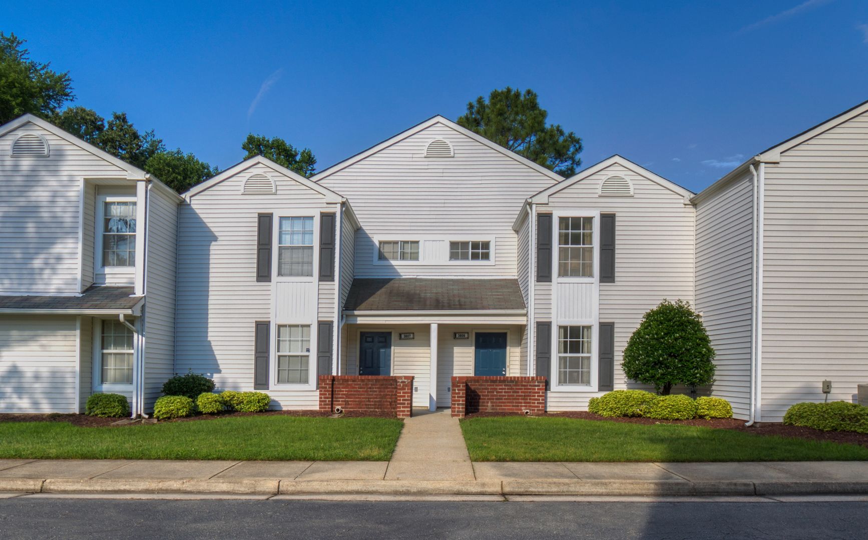 Newport News Townhome: 3900 Woodbridge Drive